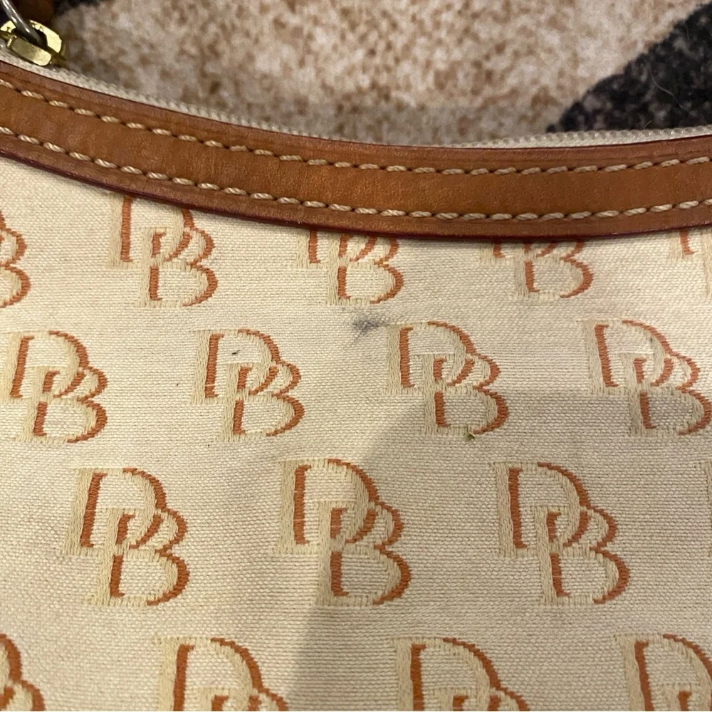 Bag, Dooney & Bourke Tan Monogram Hobo - Picture 15 of 16
